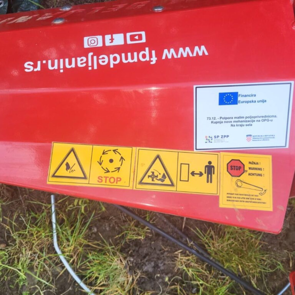 Detalj opreme s oznakom EU projekta