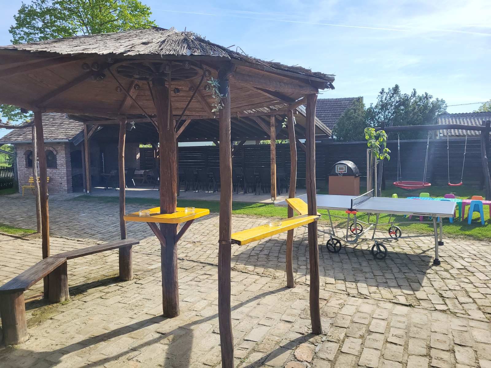 Natkrivena terasa i sjenica